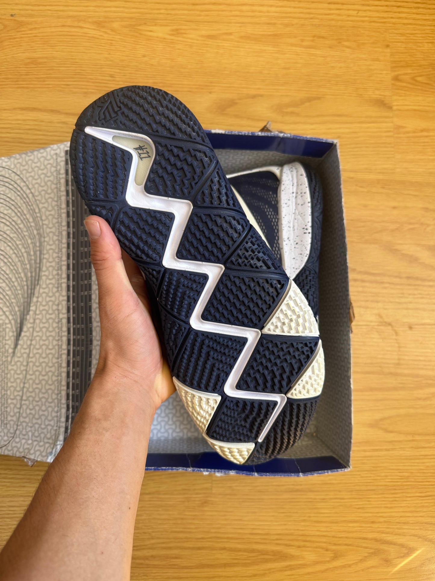Nike Kyrie 4 Obsidian