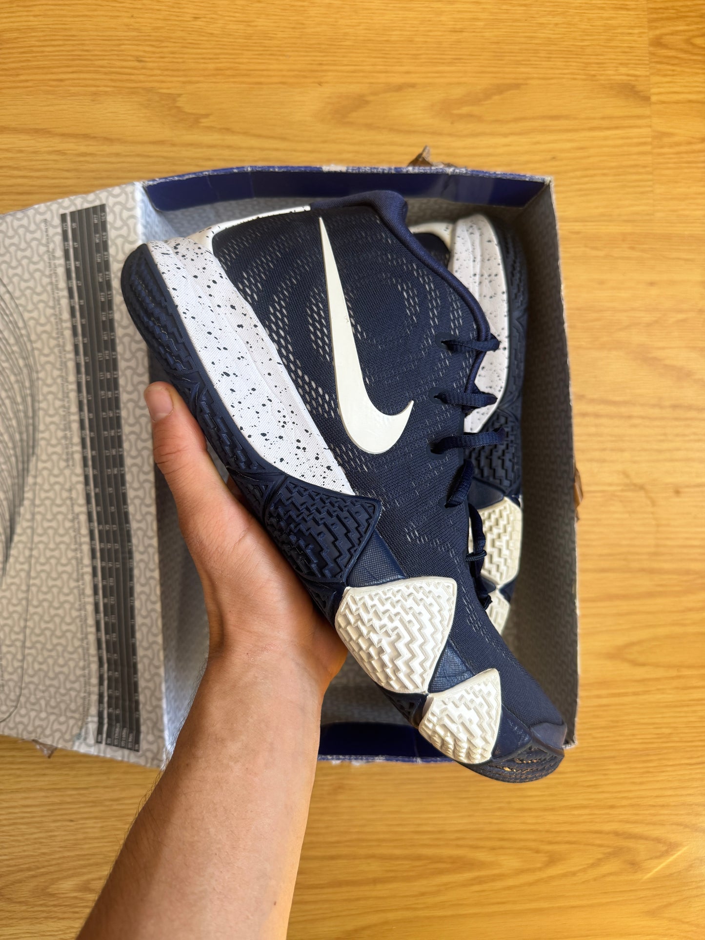 Nike Kyrie 4 Obsidian