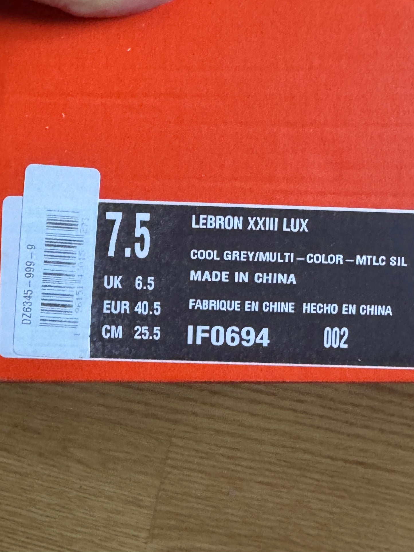 Nike Lebron 23 - taille 40.5