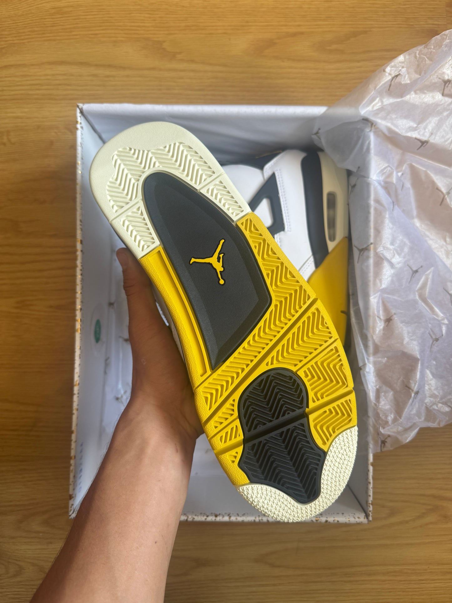 Jordan 4 Vivid Sulfur