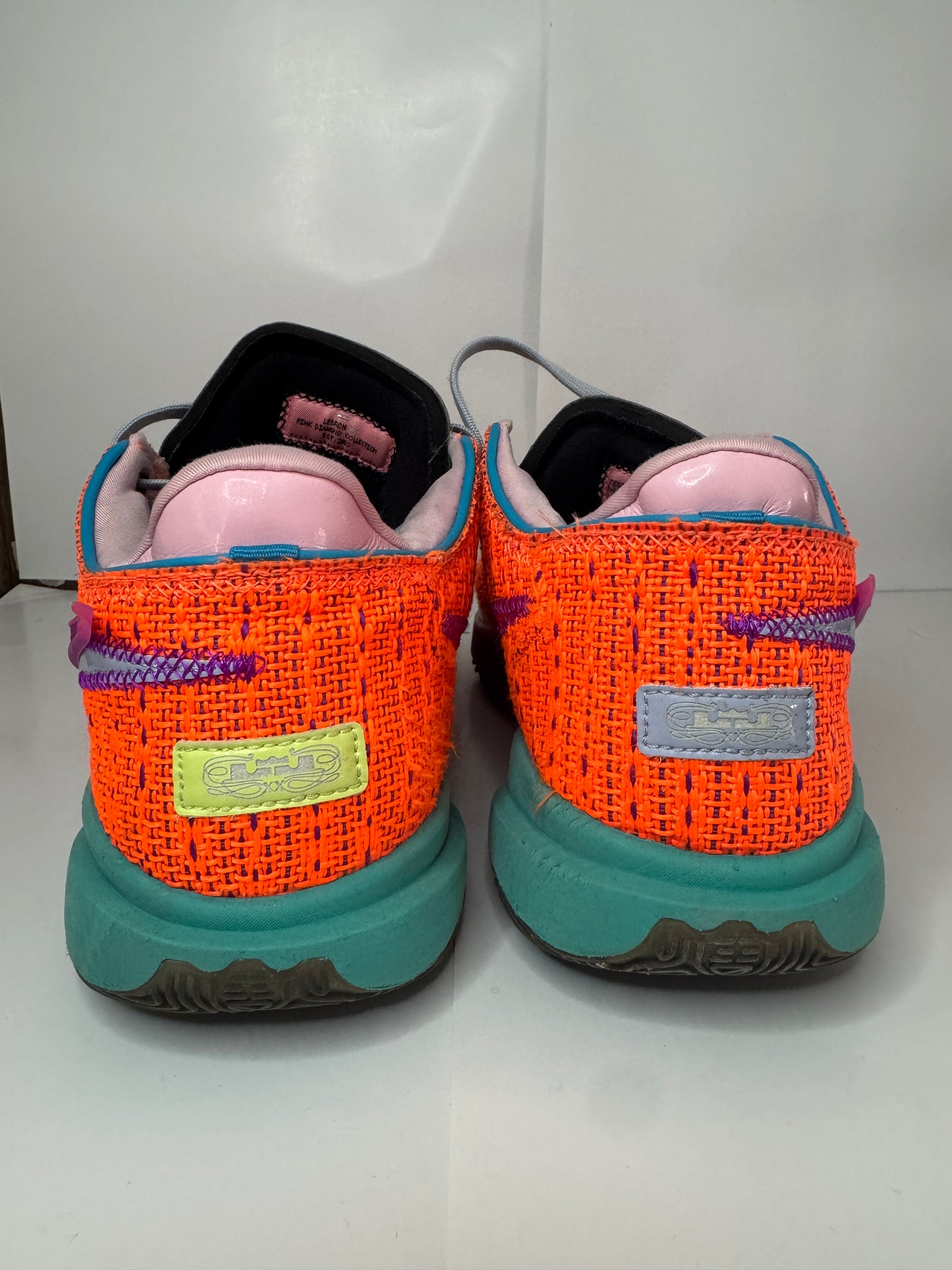 Nike LeBron 20 T42 Reconditionné
