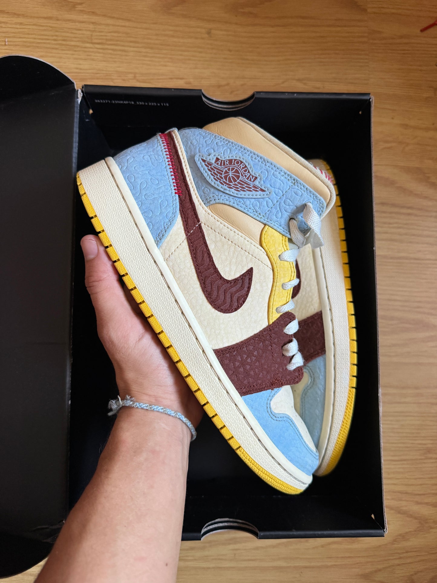Jordan 1 Mid Maison Chateau Rouge – Taille 42