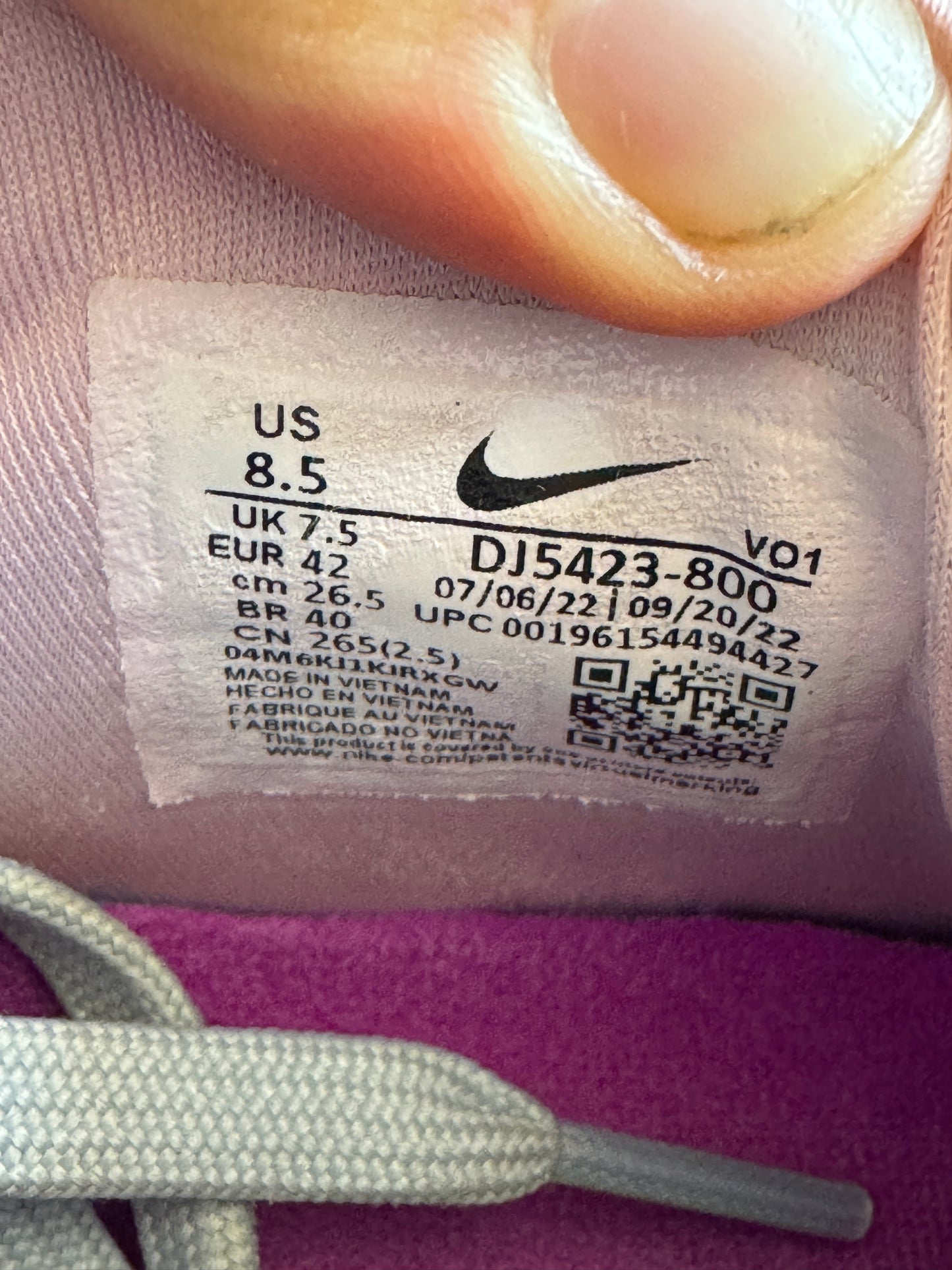 Nike LeBron 20 – Taille 42