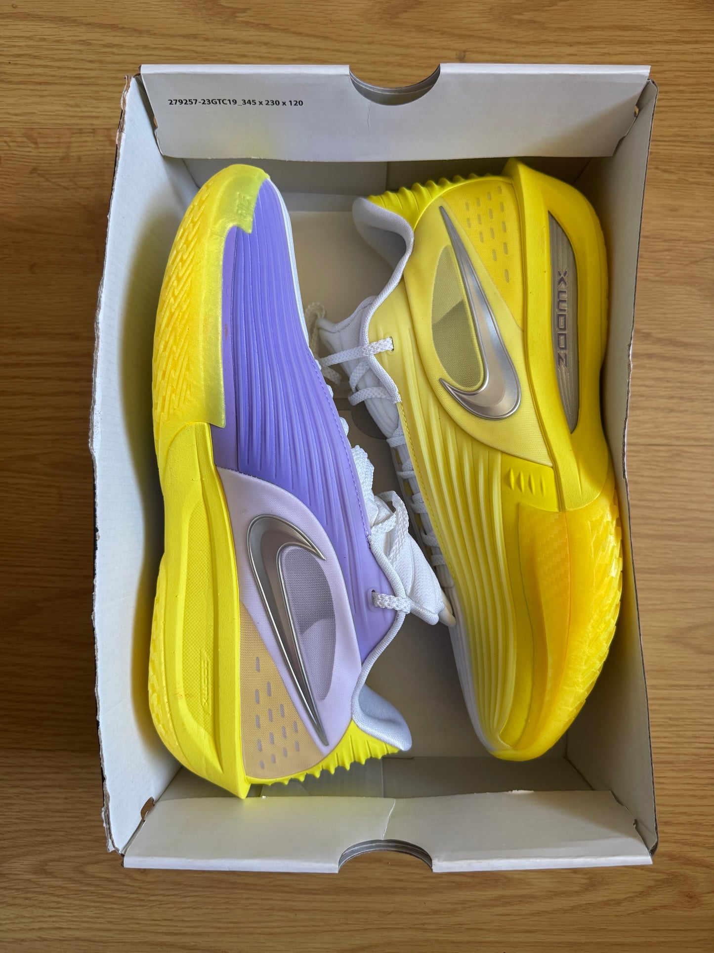 Nike GT Cut 3 Turbo Jaune et Violet – Taille 43