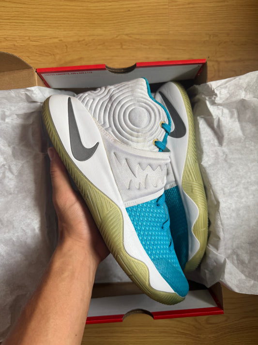 Nike Kyrie 2 Christmas