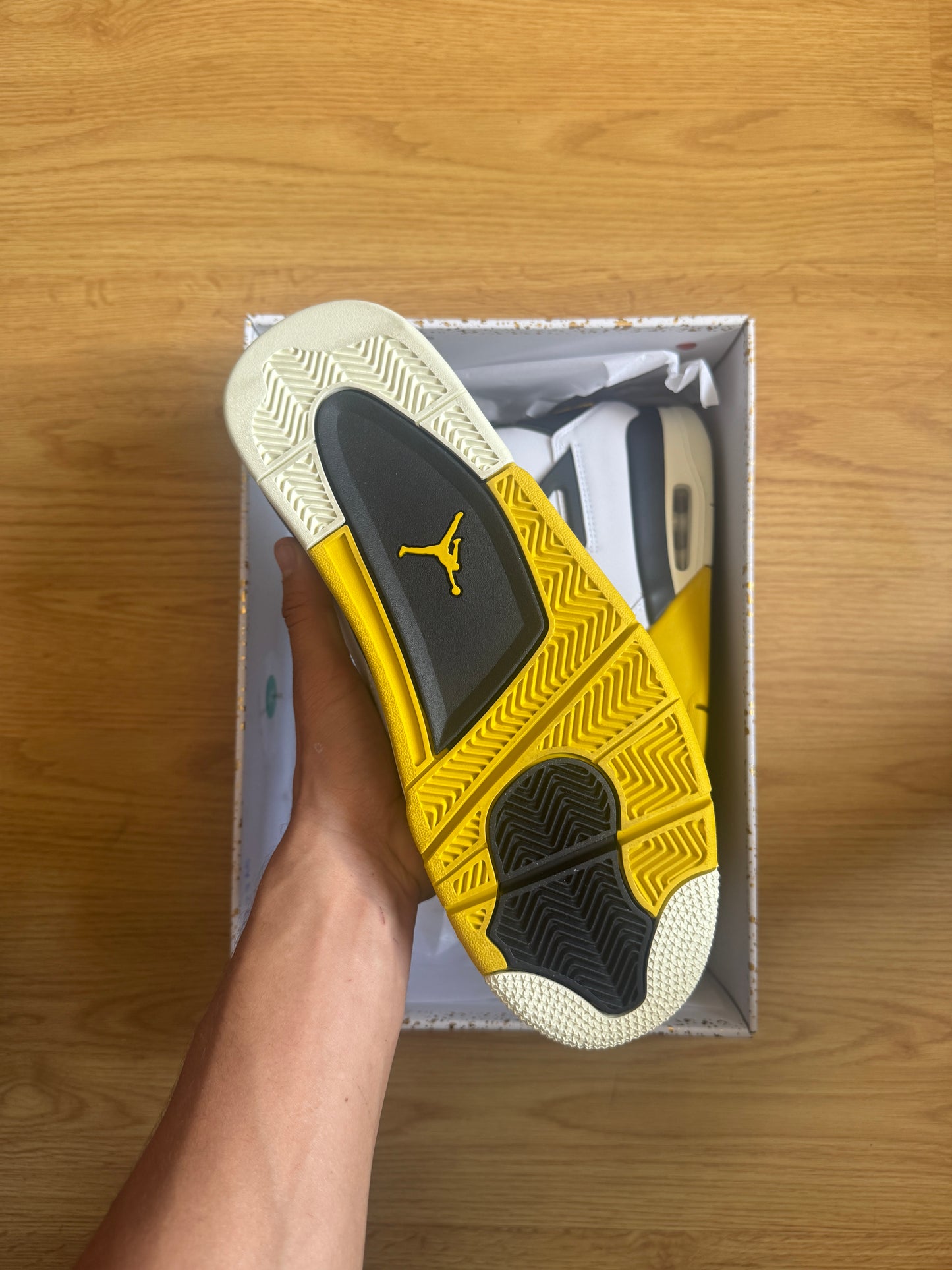 Jordan 4 Vivid Sulfur
