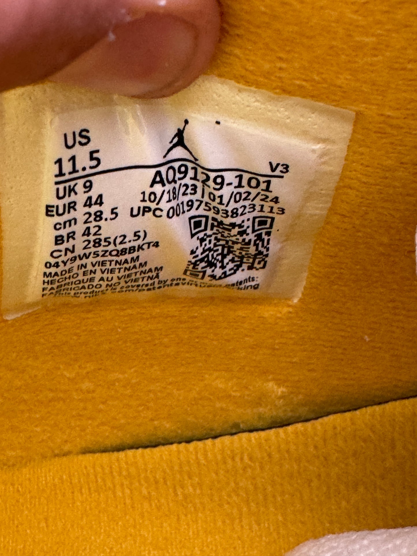 Jordan 4 Vivid Sulfur