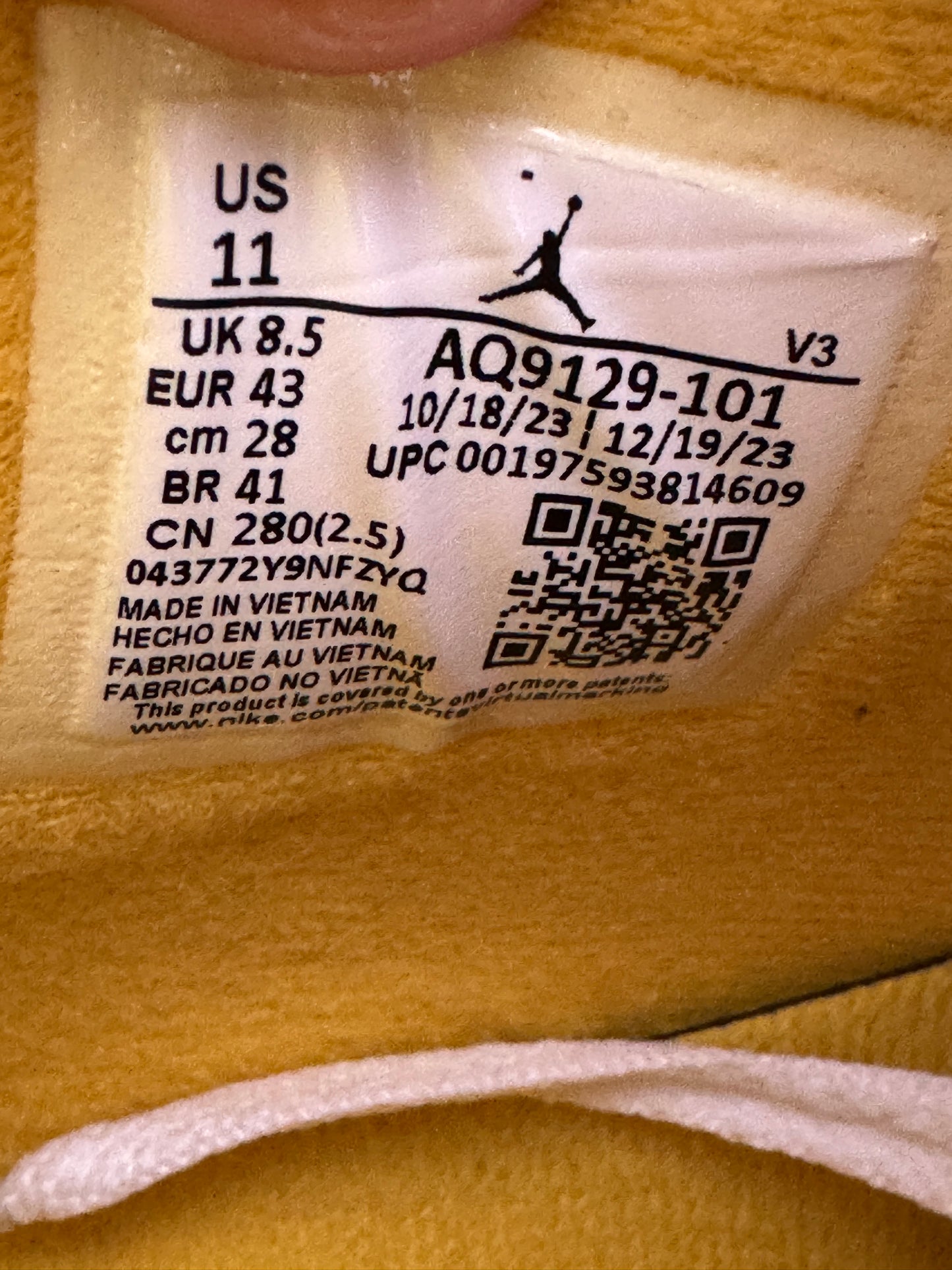 Jordan 4 Vivid Sulfur