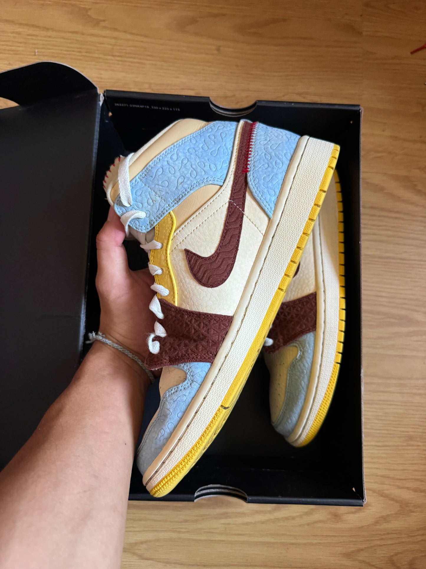 Jordan 1 Mid Maison Chateau Rouge – Taille 42