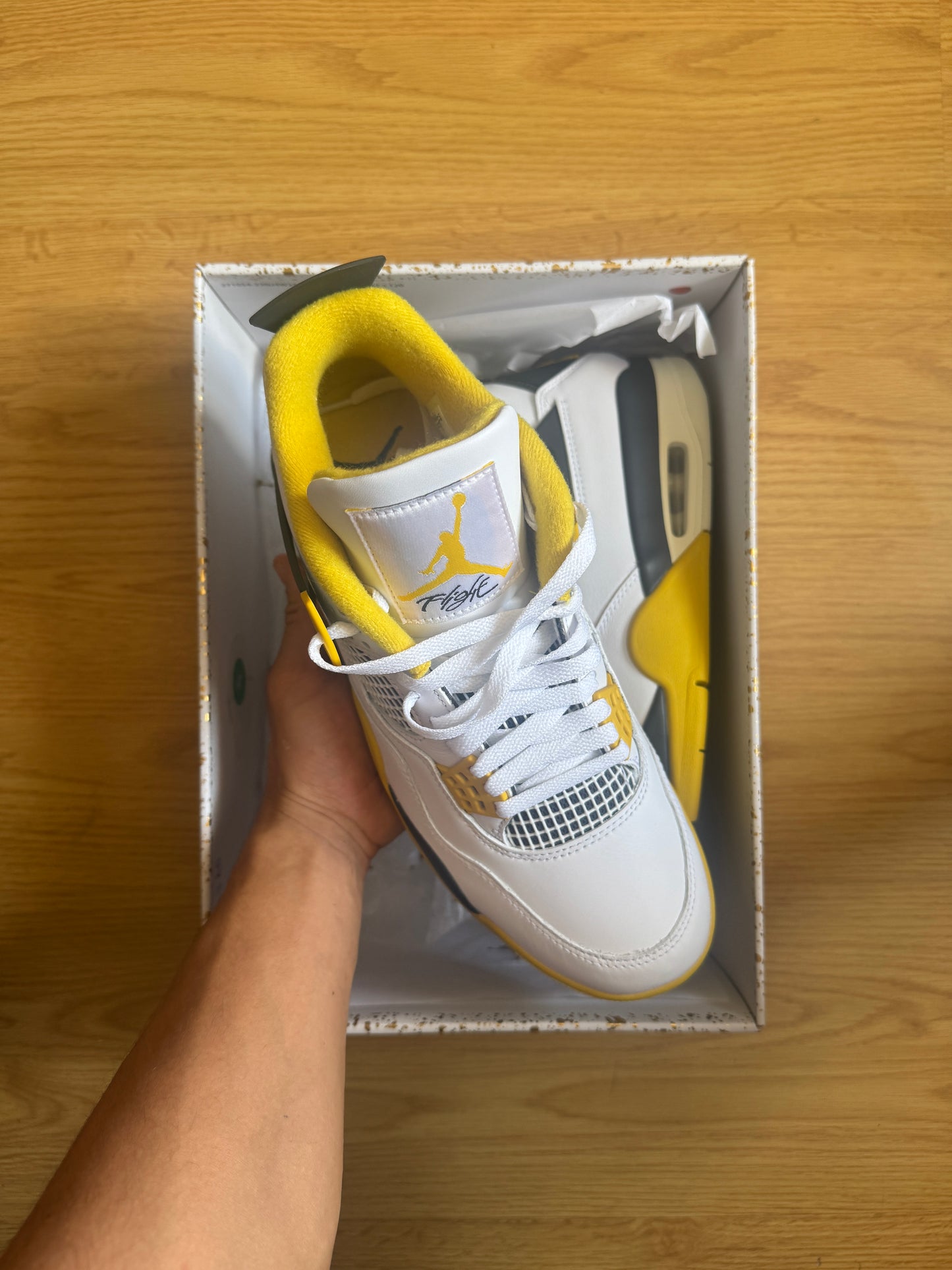 Jordan 4 Vivid Sulfur