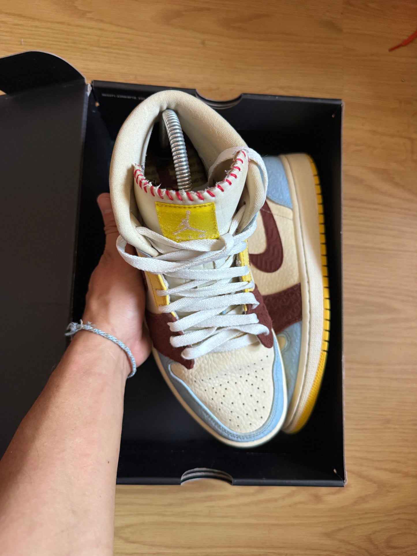 Jordan 1 Mid Maison Chateau Rouge – Taille 42