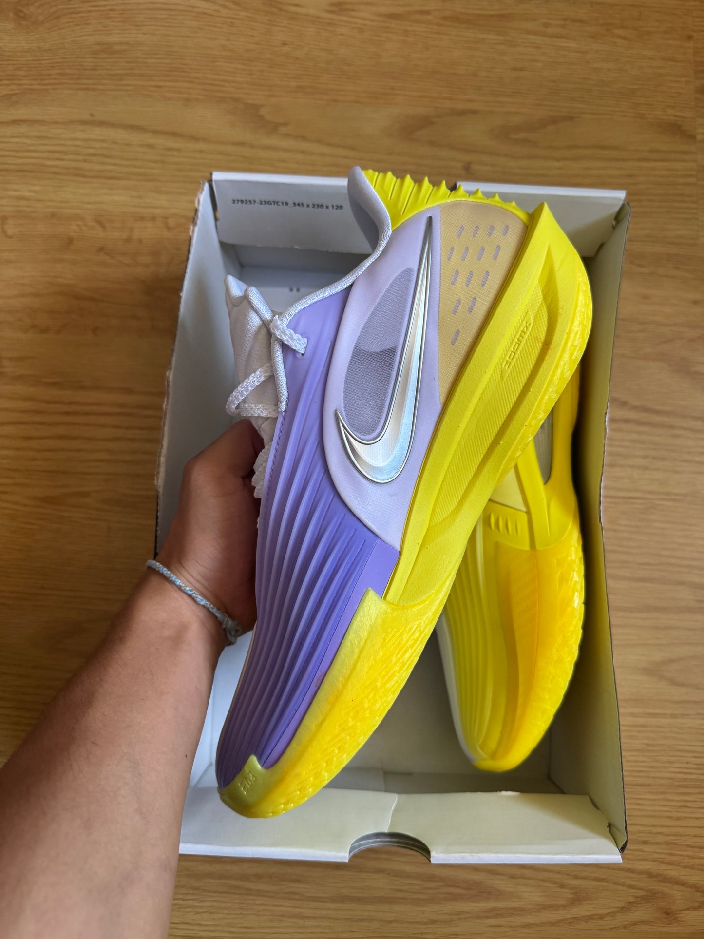 Nike GT Cut 3 Turbo Jaune et Violet – Taille 43